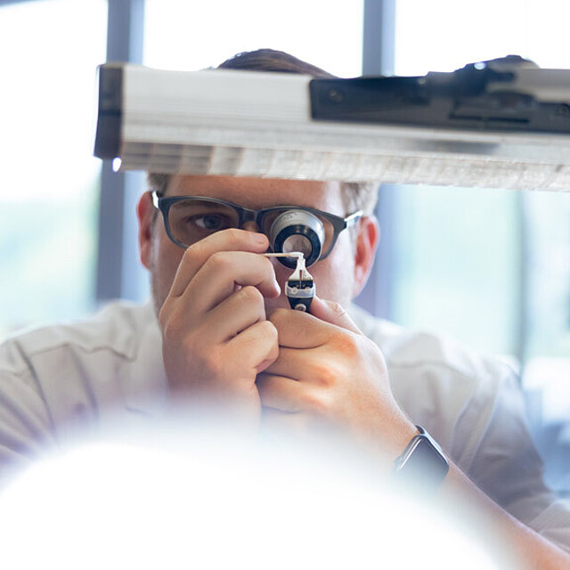 Photo of an employee who dosen't lose the sight with camera systems by Henke Sass Wolf.